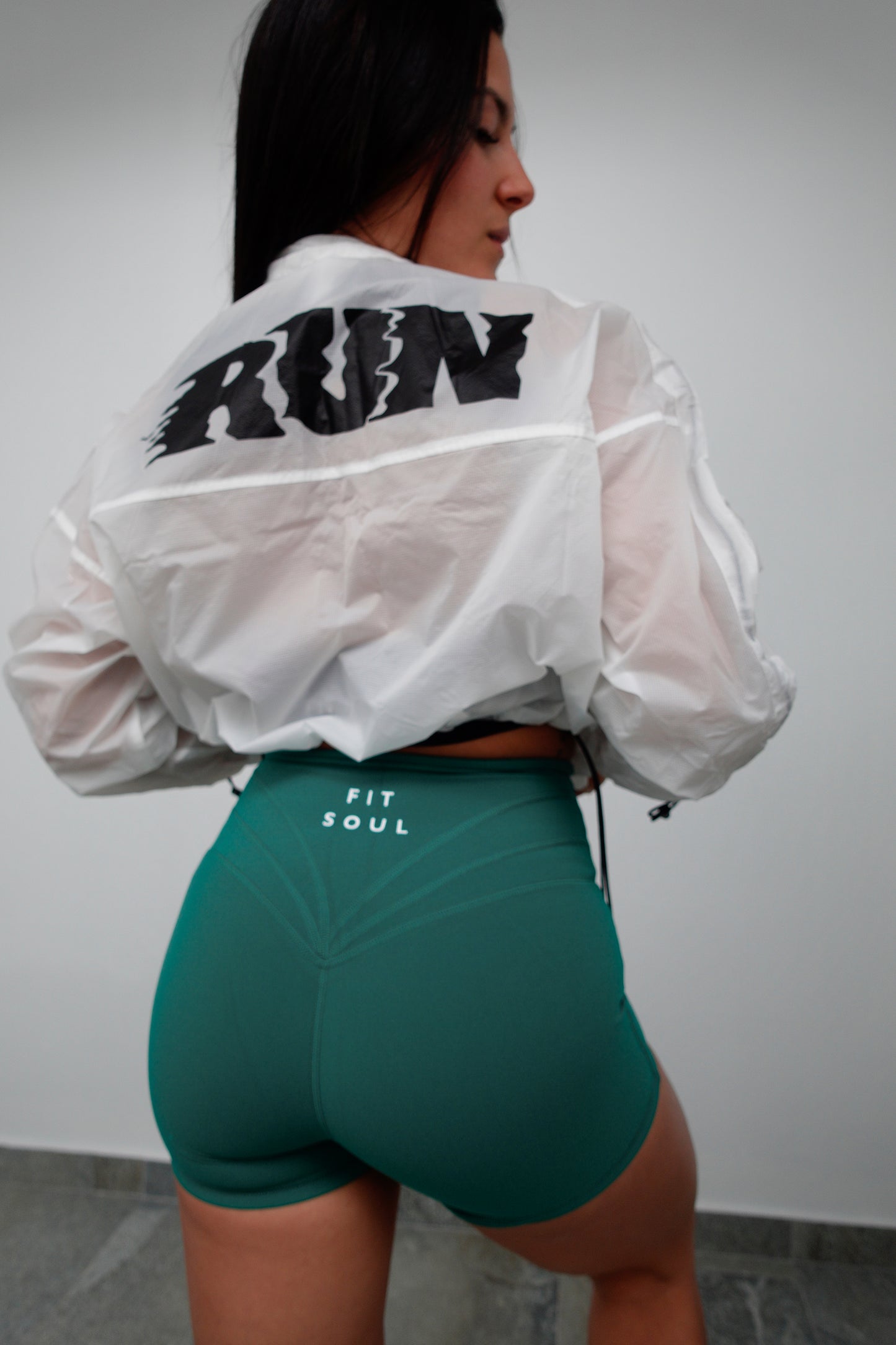 RUN LIGHT WINDBREAKER JACKET